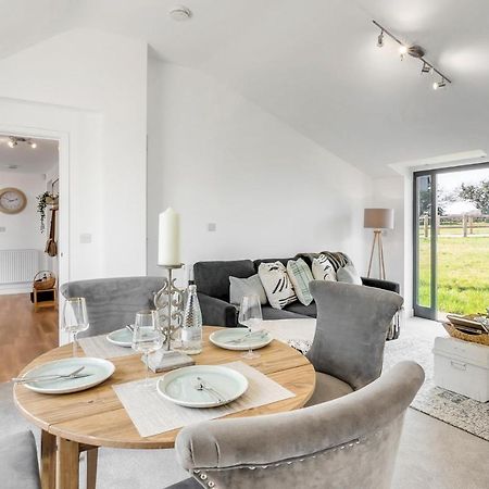Rural 2-Bed Home Near Snetterton Larling Bagian luar foto