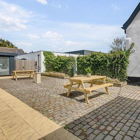 Rural 2-Bed Home Near Snetterton Larling Bagian luar foto