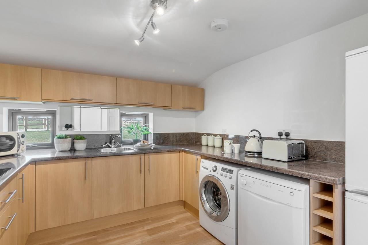 Rural 2-Bed Home Near Snetterton Larling Bagian luar foto