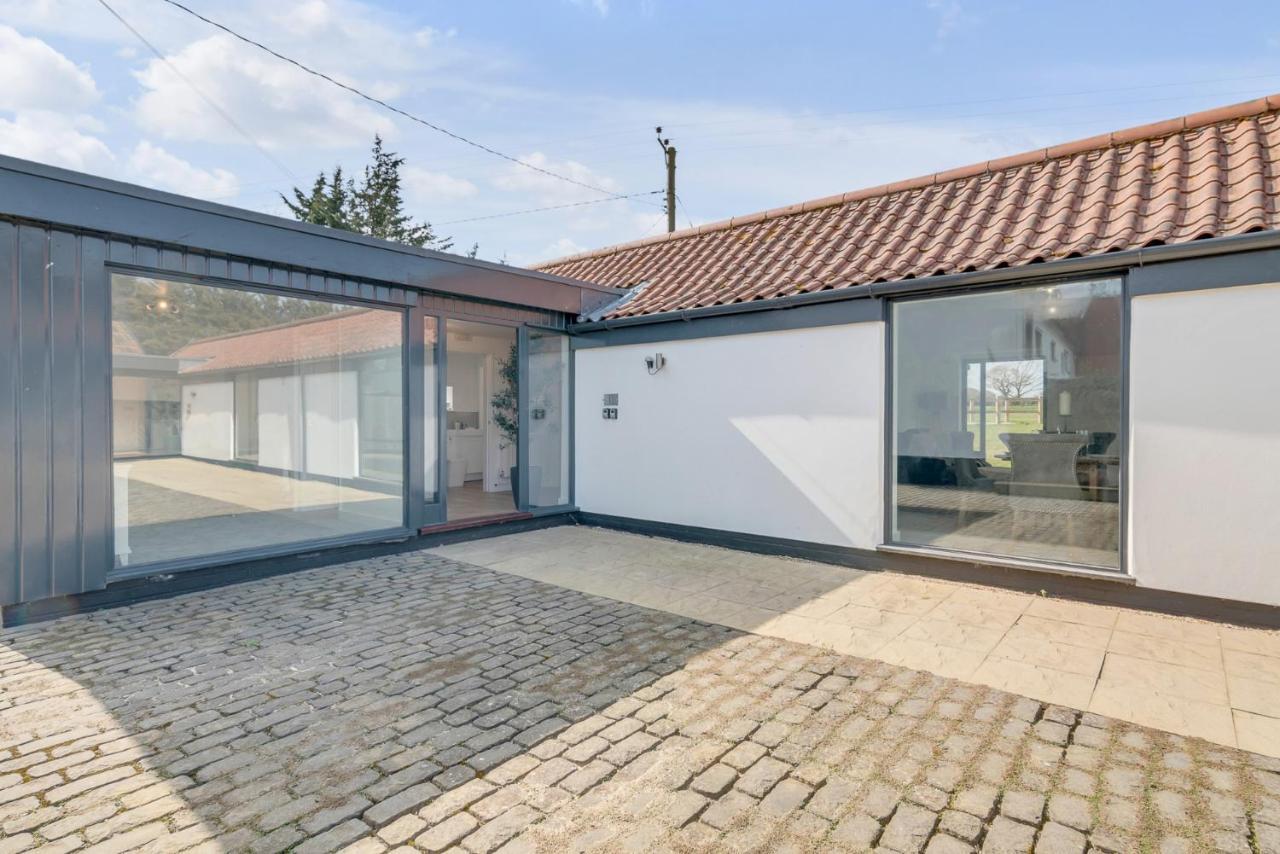 Rural 2-Bed Home Near Snetterton Larling Bagian luar foto